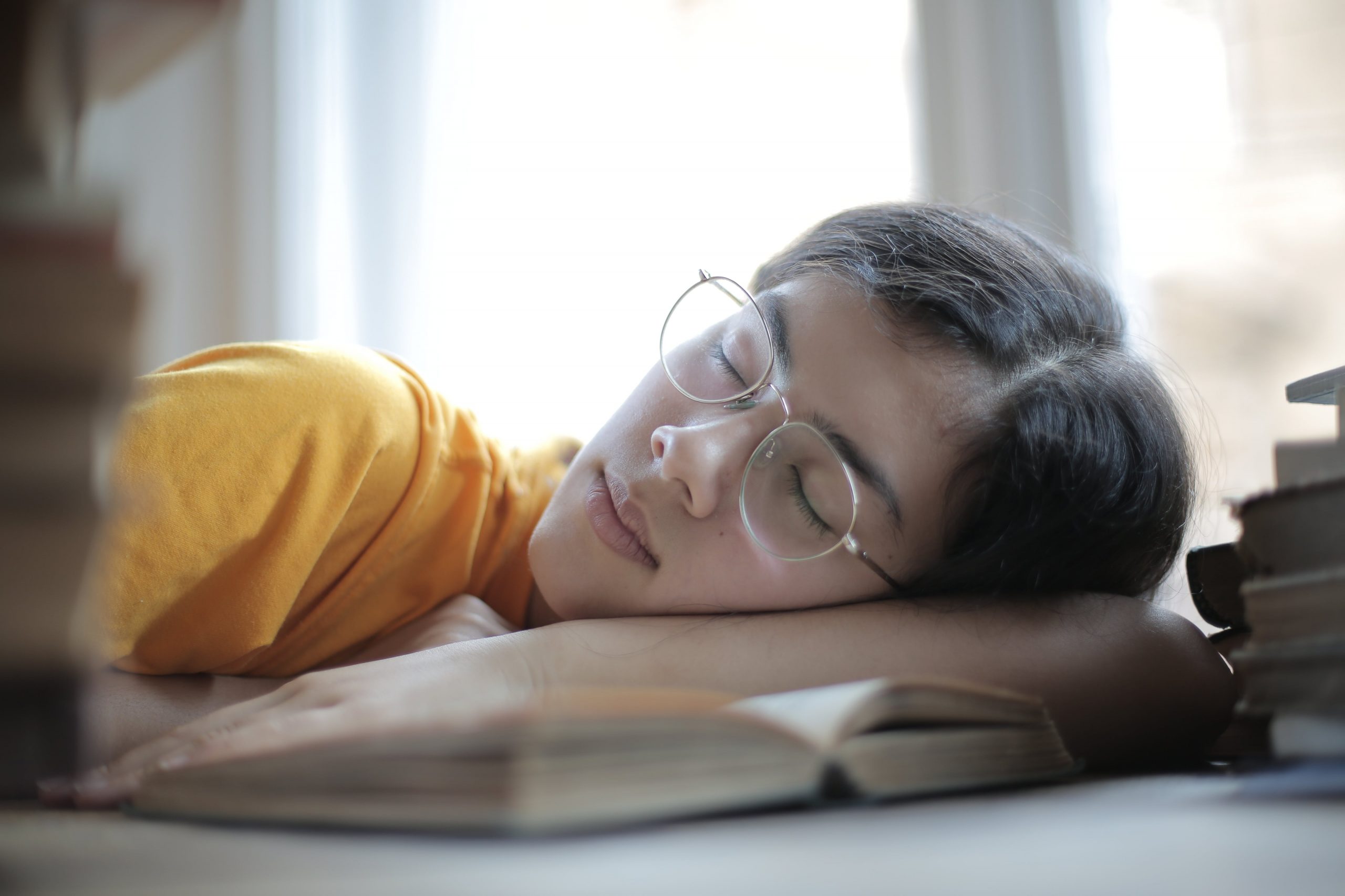 pexels-andrea-piacquadio-3808119-scaled micro-sieste